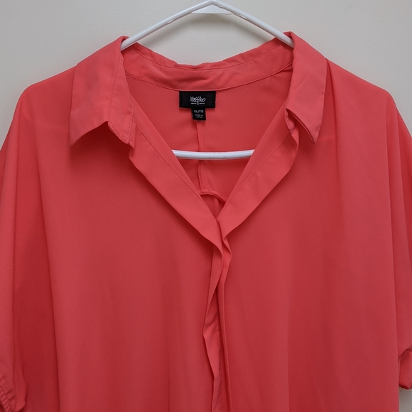 Coral short sleeve hi-low blouse - Picture 2 of 7